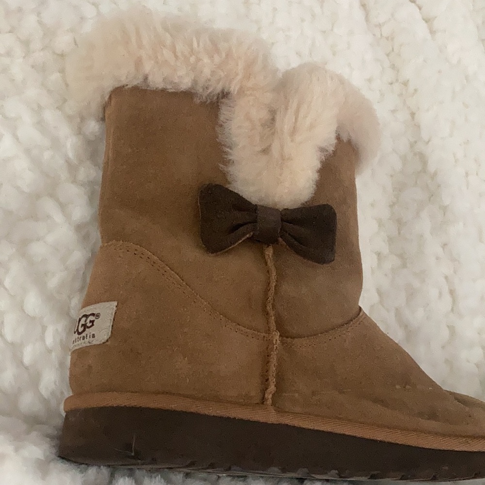 - UGG brown short bow tie booties - Picture 7 of 8